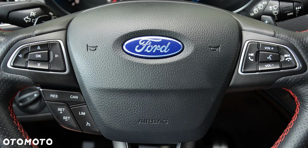 Ford Kuga 2.0 TDCi 2x4 ST-Line - 24