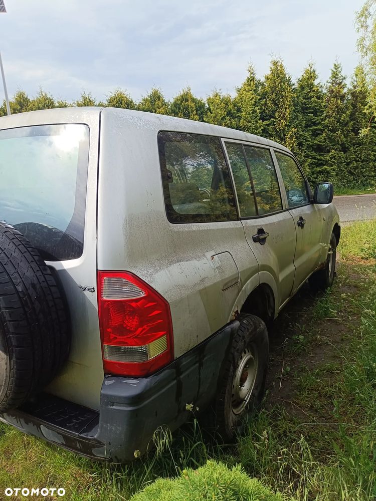 Mitsubishi Pajero - 3