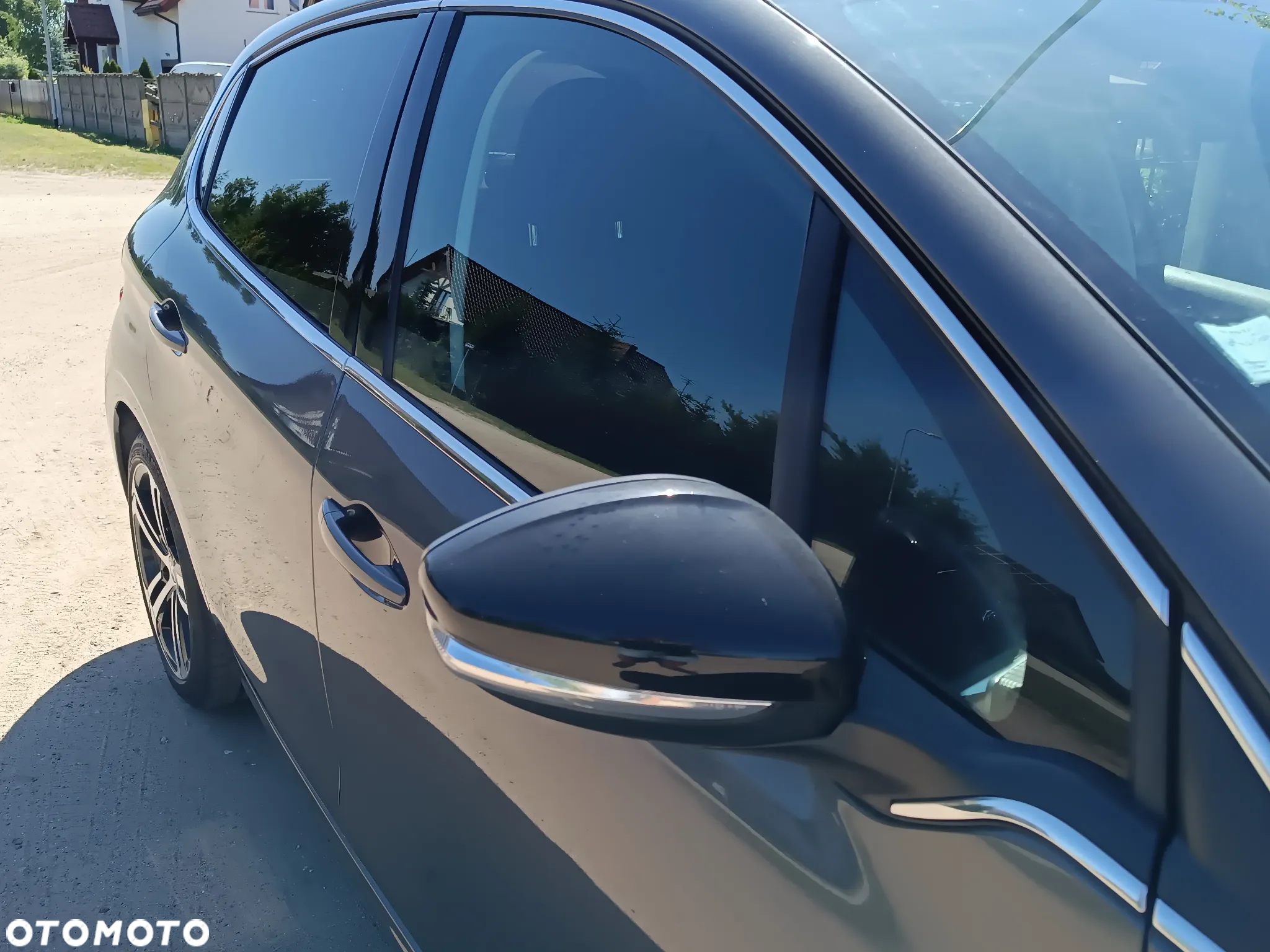 Peugeot 208 - 13