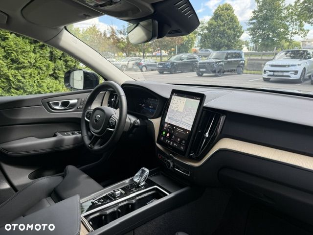 Volvo XC 60 B5 B AWD Plus Dark - 34