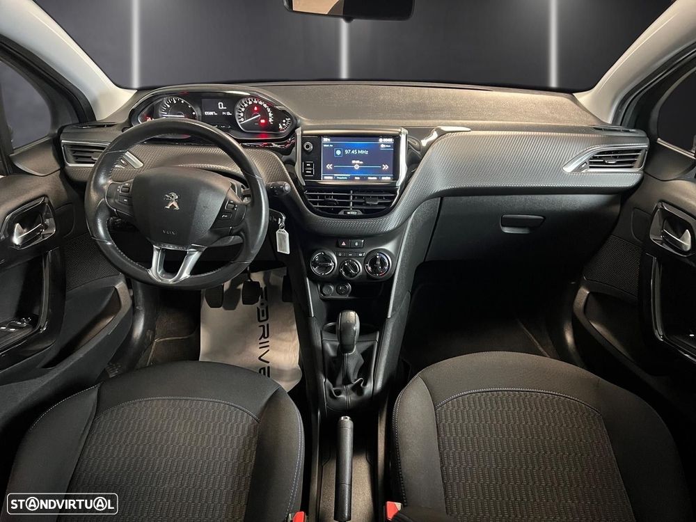 Peugeot 208 1.2 PureTech Signature - 11