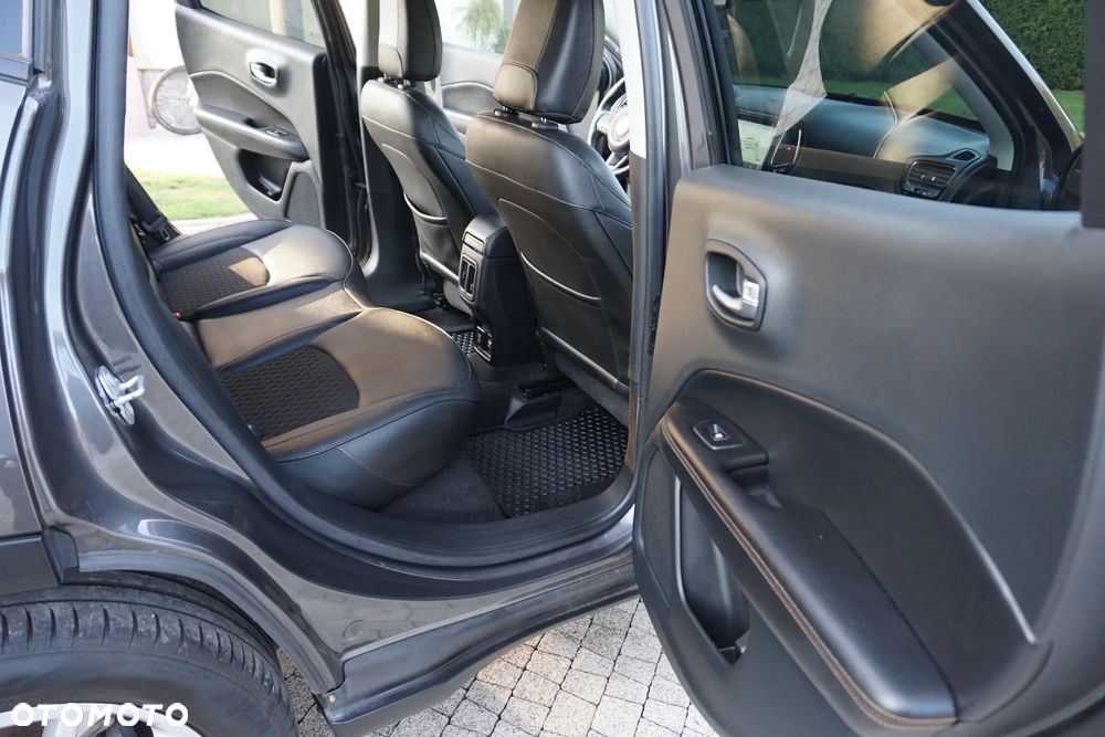 Jeep Compass - 27