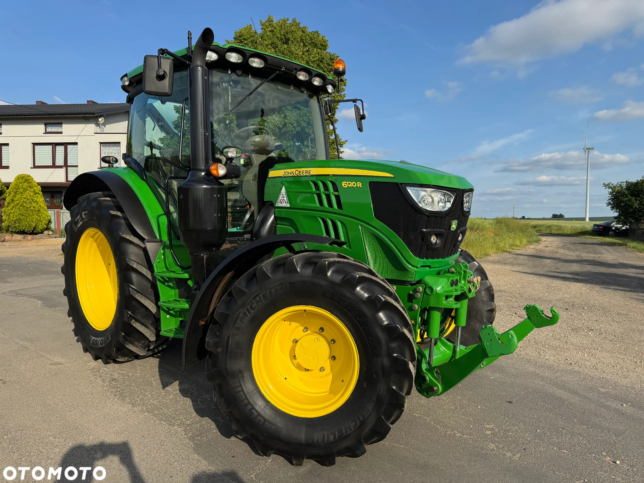 John Deere 6120R - 9