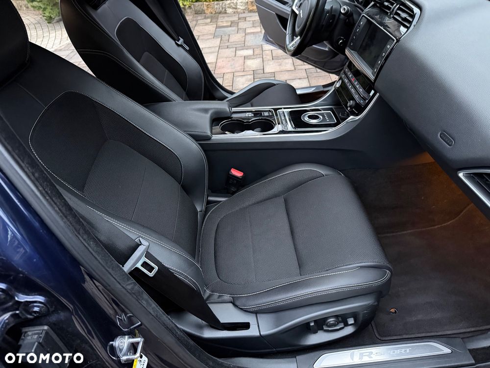 Jaguar XE 20d R-Sport - 23