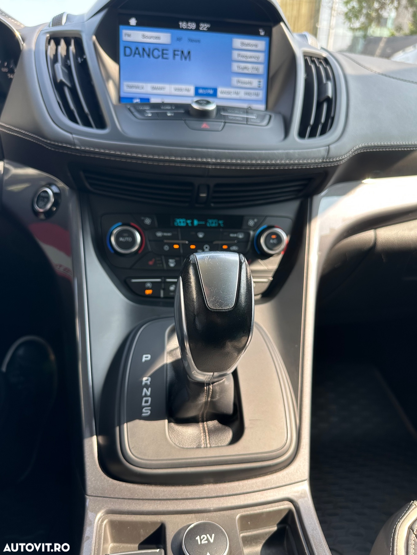 Ford Kuga 2.0 TDCi 4WD Powershift Vignale - 14