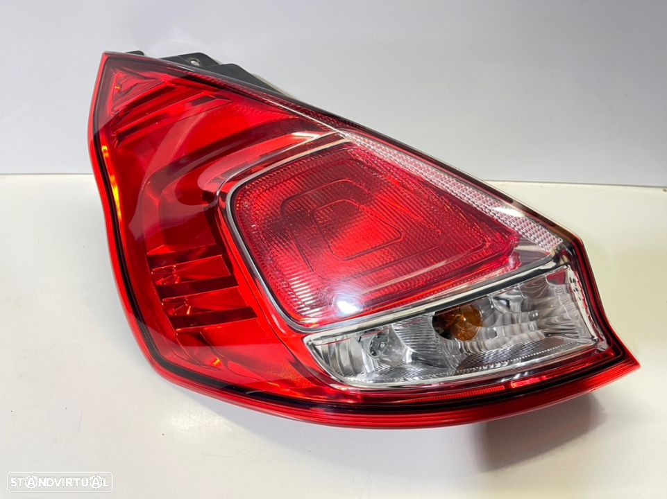 Farol Farolim Ford Fiesta mk6 2016 Traseiro Esq. - 3