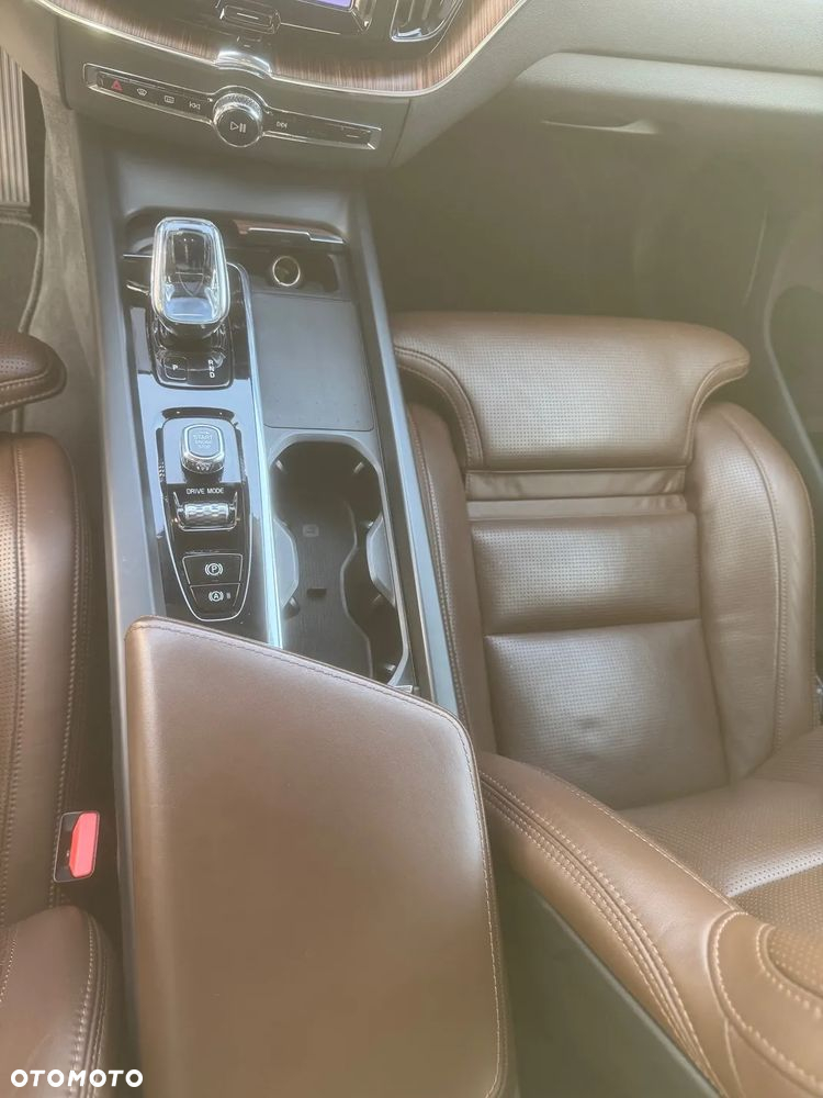 Volvo XC 60 - 21