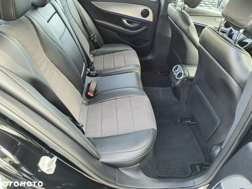 Mercedes-Benz Klasa E 400 4-Matic 9G-TRONIC - 14
