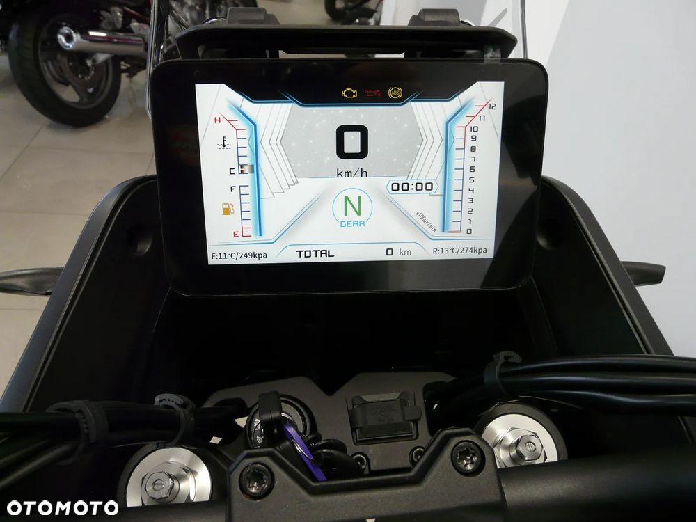 QJMOTOR SVT 650X - 14