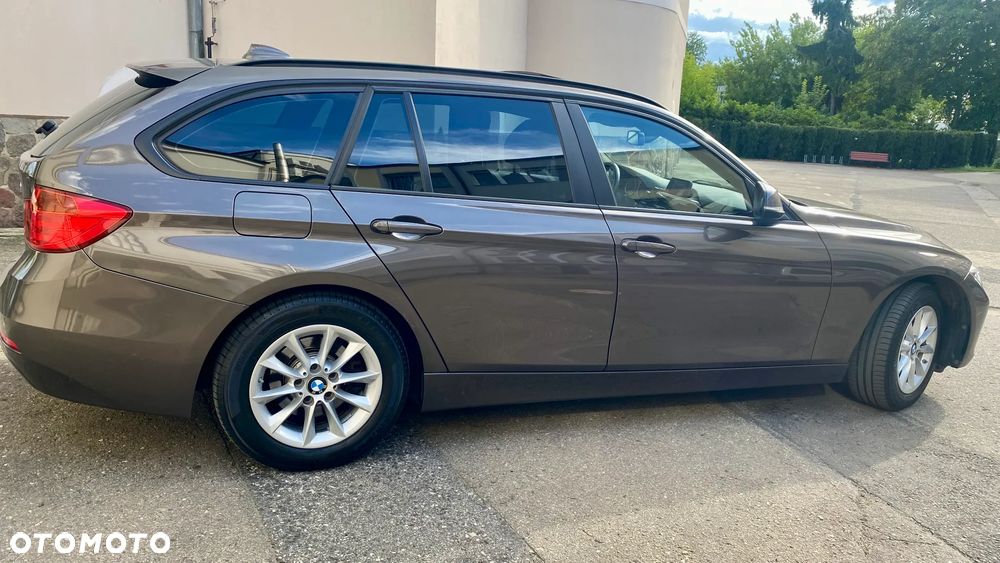 BMW Seria 3 318d xDrive - 10
