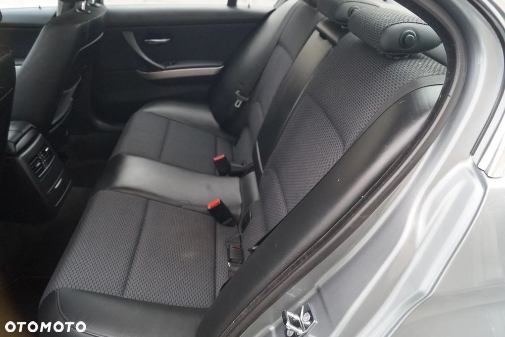 BMW Seria 3 325i - 11