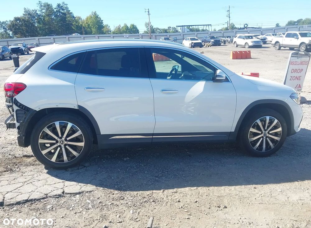 Mercedes-Benz GLA - 4