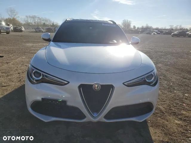 Alfa Romeo Stelvio - 2