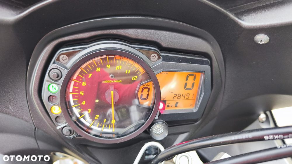 Suzuki GSX - 13