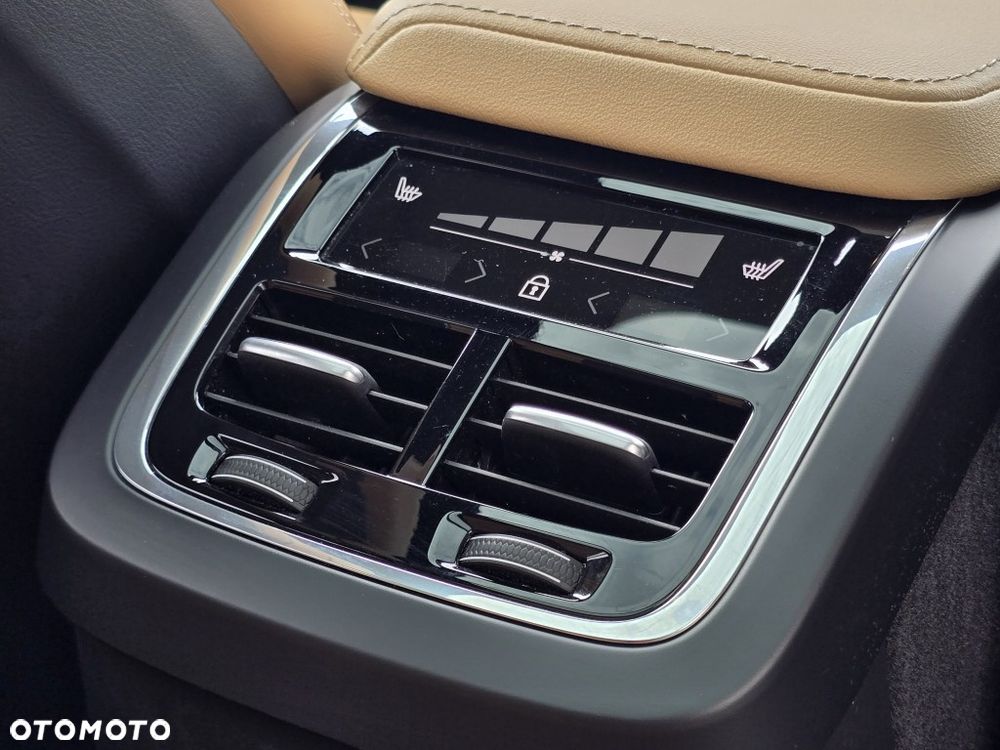 Volvo XC 60 B5 B AWD Ultra Dark - 28