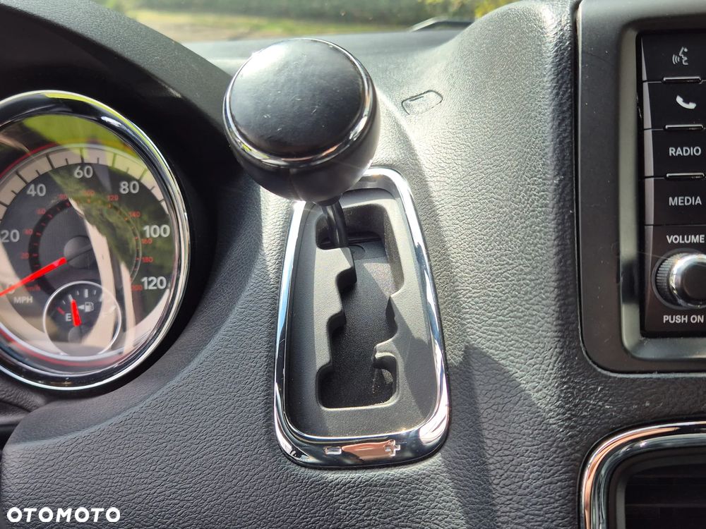 Dodge Grand Caravan - 36