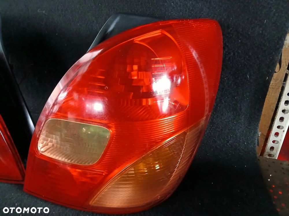 Toyota Corolla Verso Lampa tylna lewa, prawa - 3