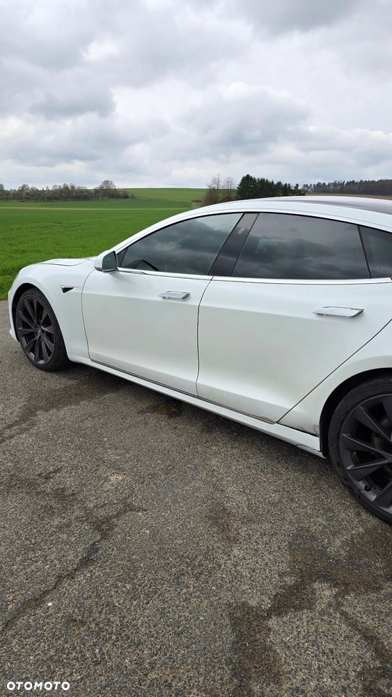 Tesla Model S - 3