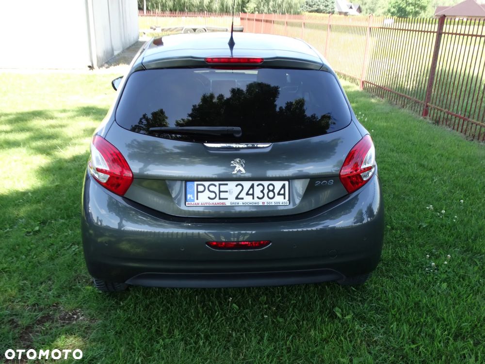 Peugeot 208 - 8
