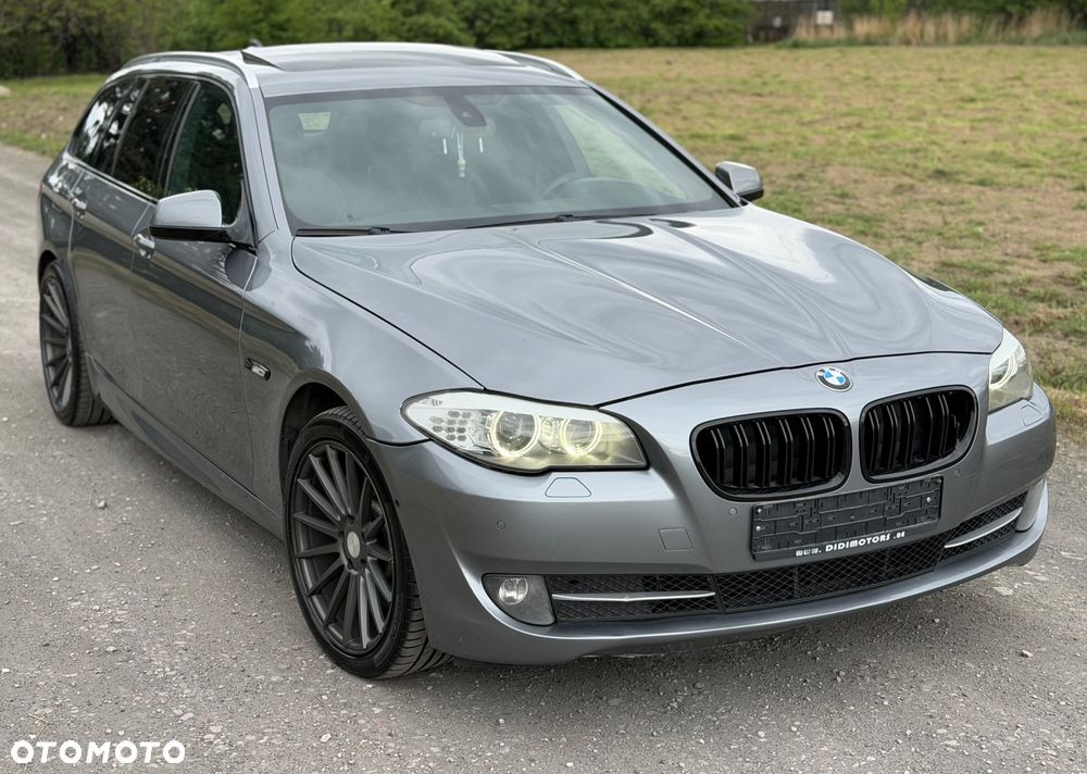 BMW Seria 5 525d Sport-Aut - 33