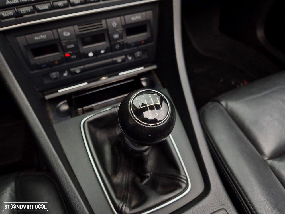 Audi A4 Cabrio 2.0 TDi S-line - 27