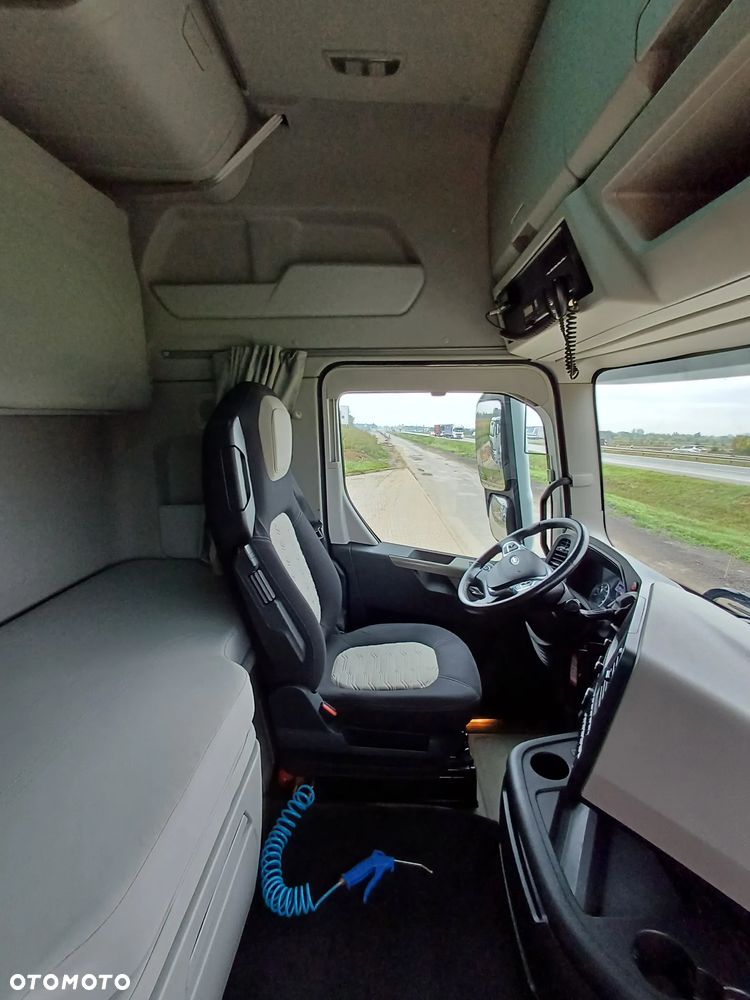 Ford F-MAX - 20