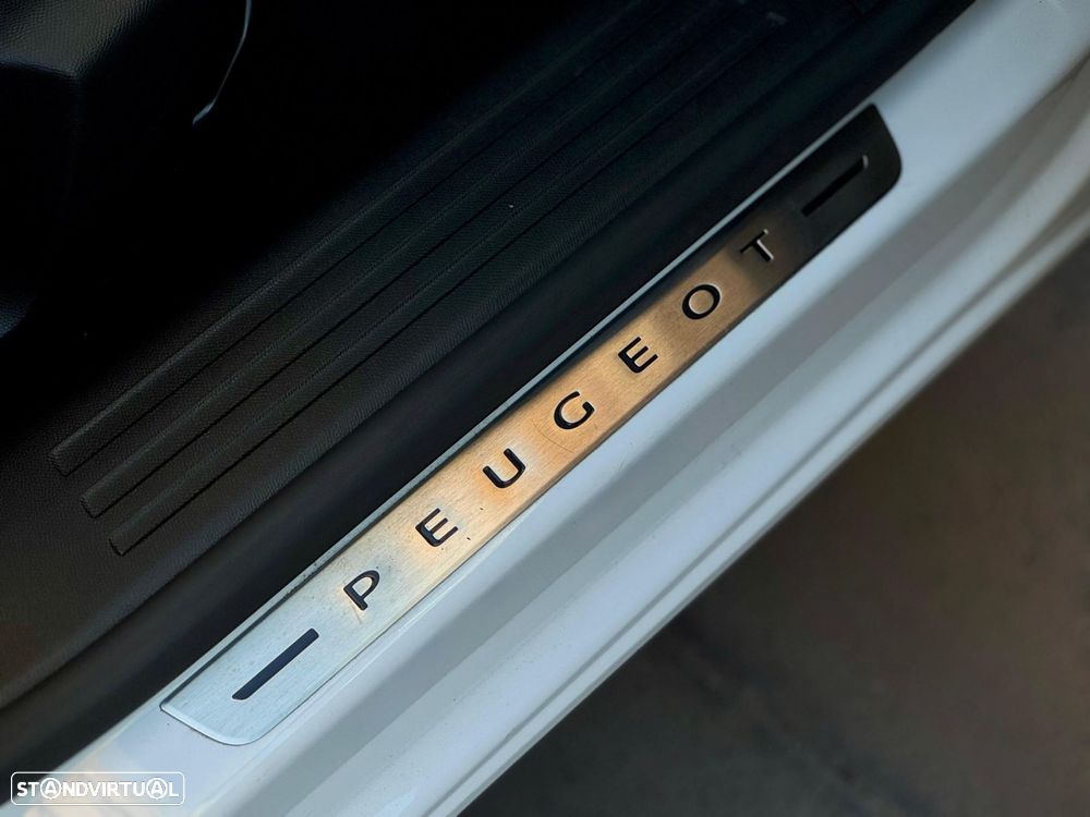 Peugeot 2008 PureTech 155 EAT8 GT - 37