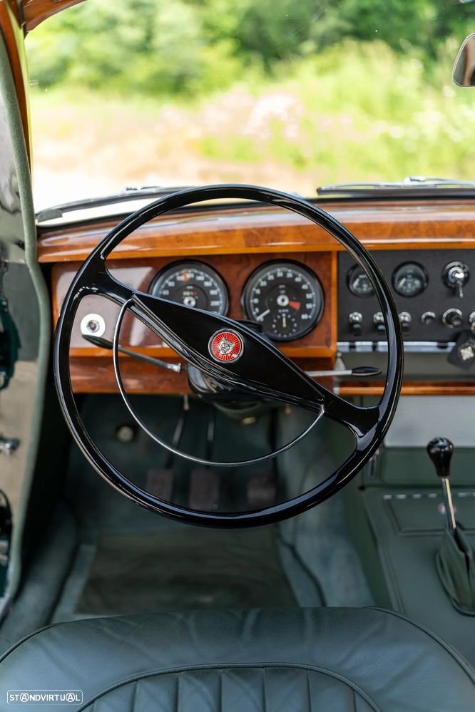 Jaguar MK II - 36