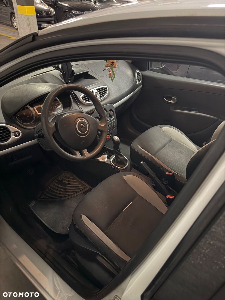 Renault Clio 1.5 dCi Alize - 8