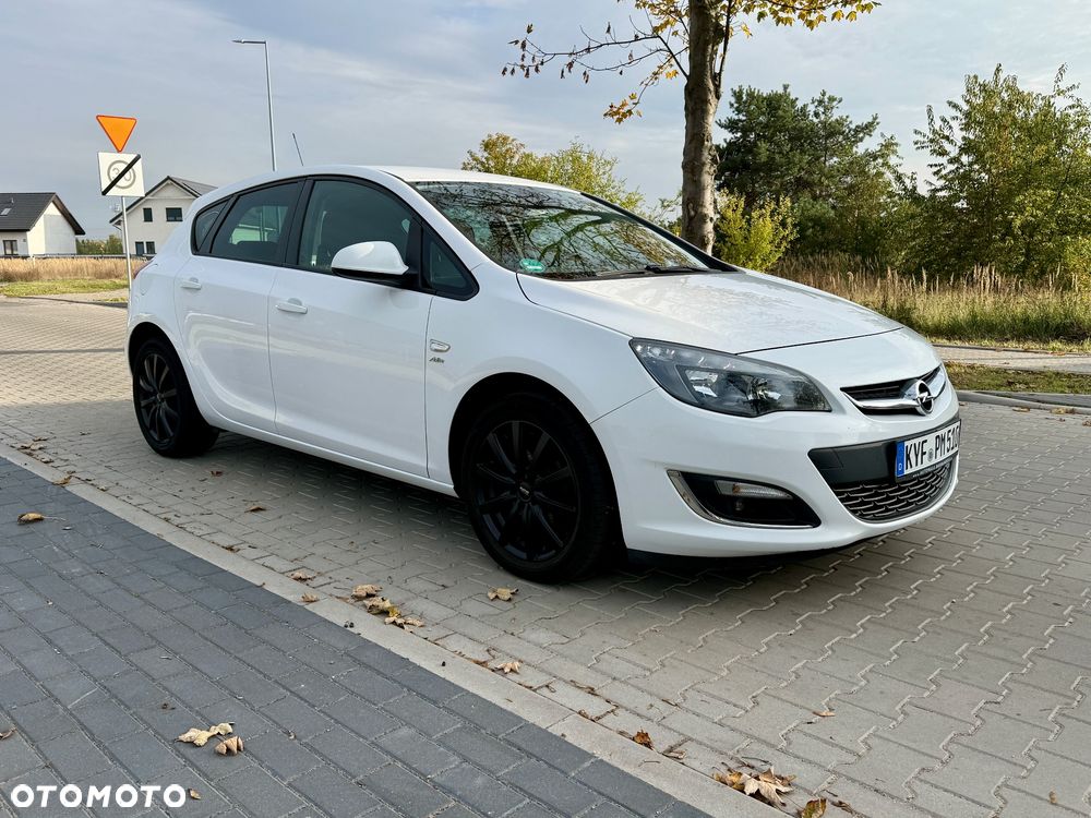 Opel Astra 2013 photo 3