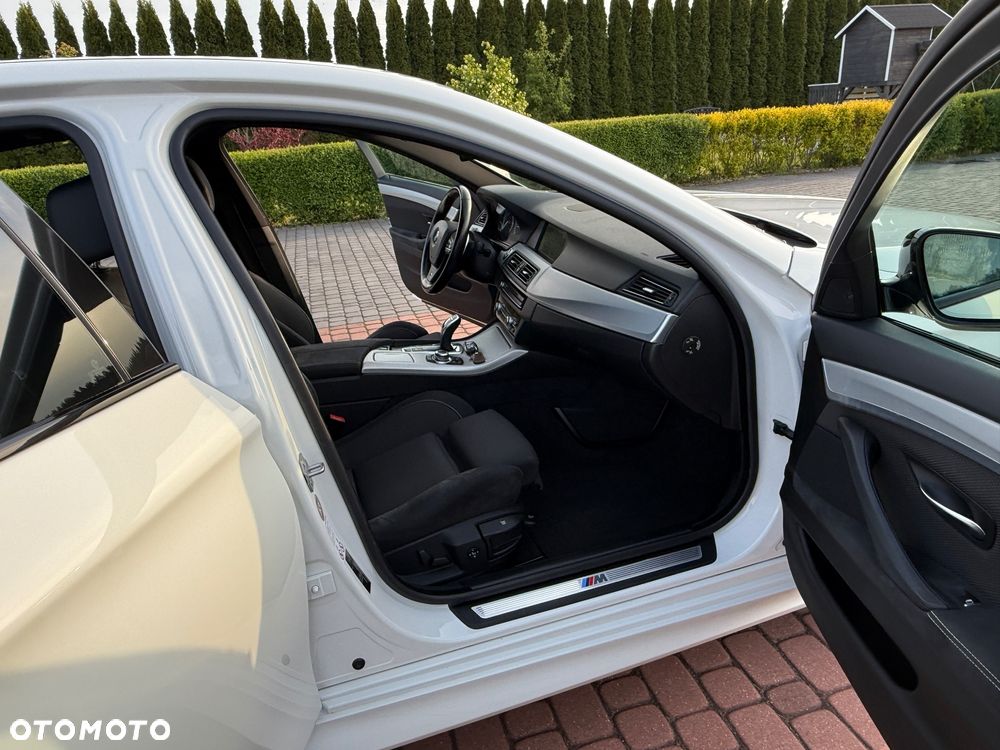 BMW Seria 5 525d xDrive Sport-Aut - 26