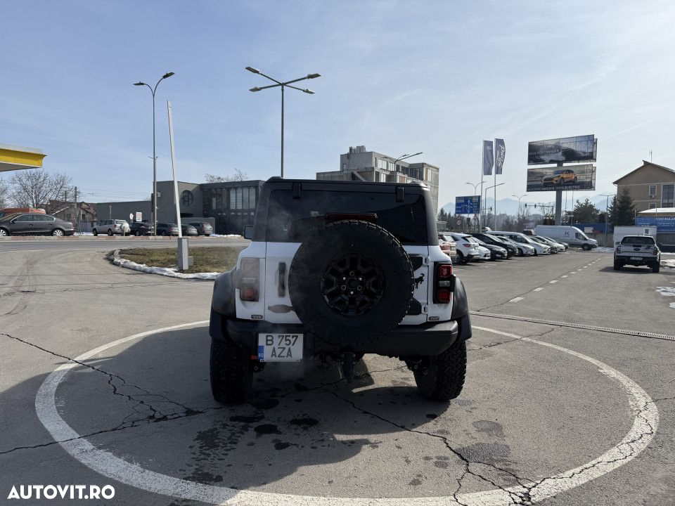 Ford Bronco - 4