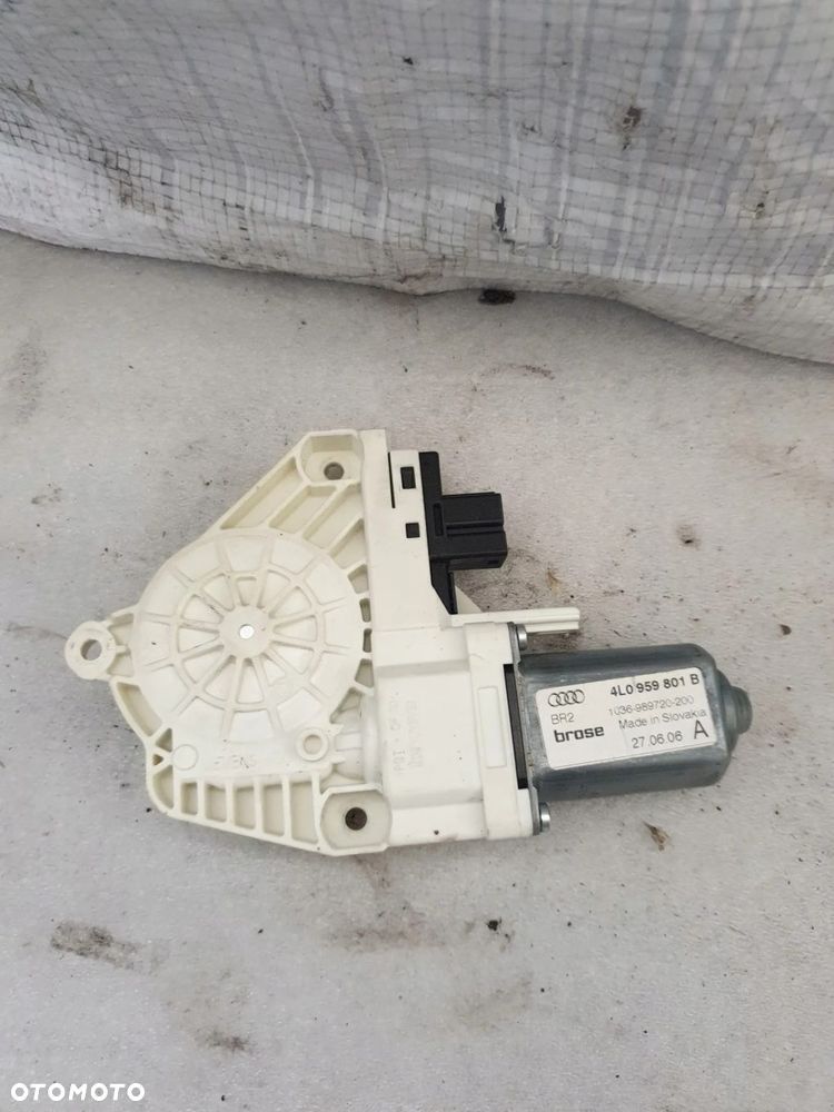 Silnik podnoszenia szyby lewy p Audi Q7 4L0959801B - 2