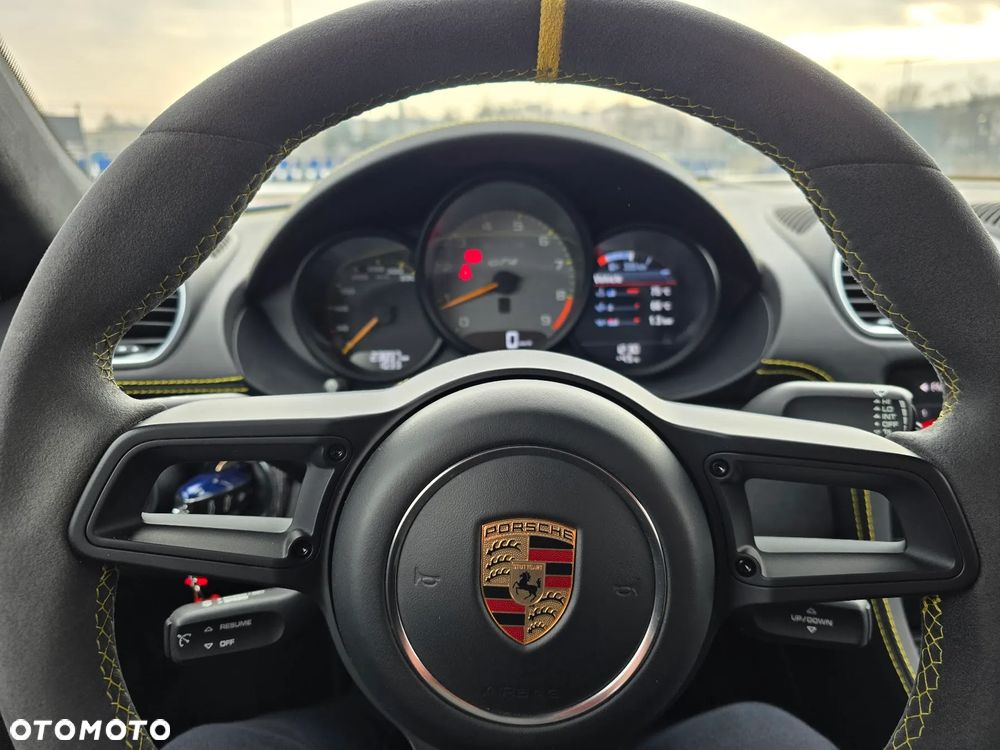 Porsche 718 Cayman - 21