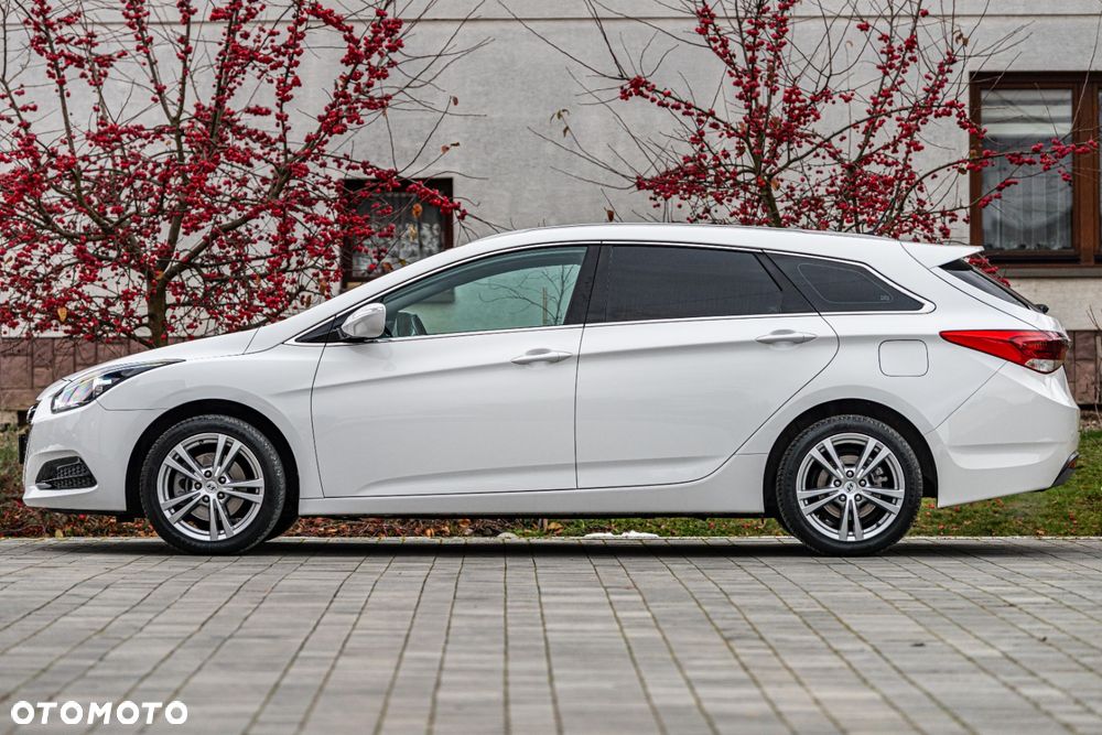 Hyundai i40 Kombi blue 1.6 Trend - 15