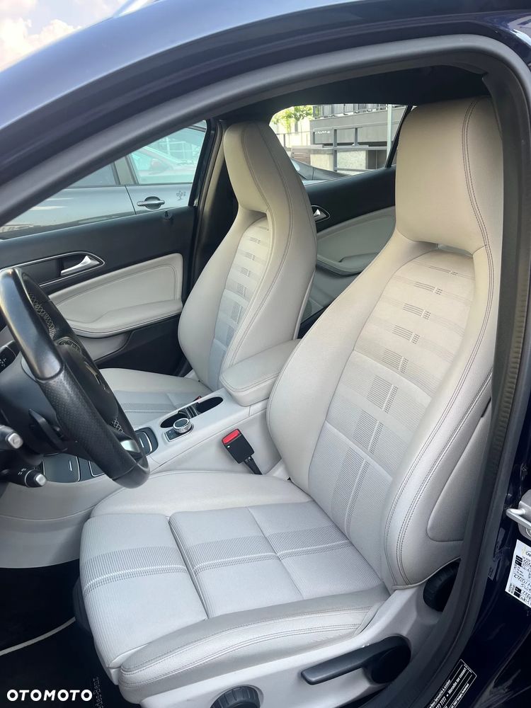 Mercedes-Benz GLA 200 7G-DCT - 11