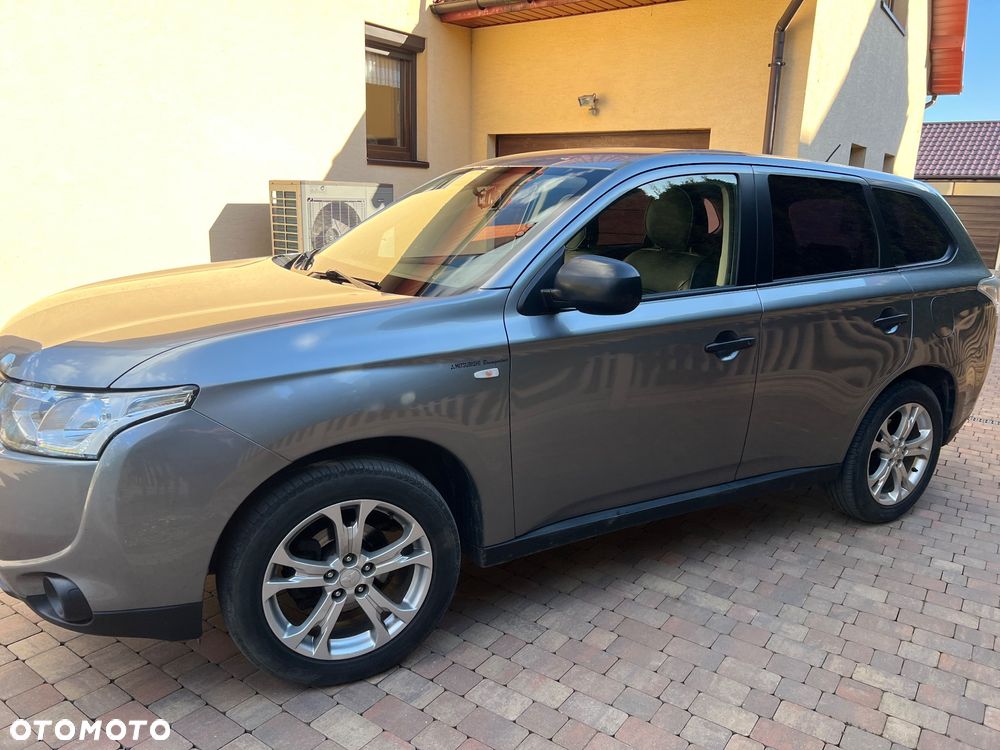 Mitsubishi Outlander 2.0 2WD Diamant Edition - 3