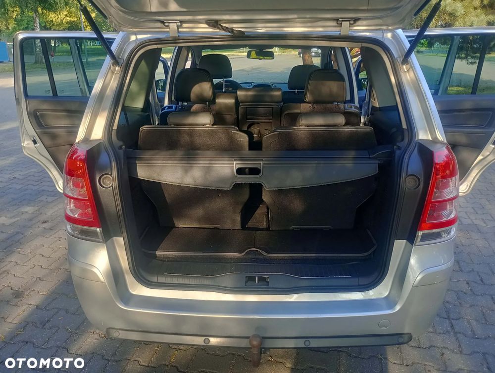 Opel Zafira 2.2 Navi - 9