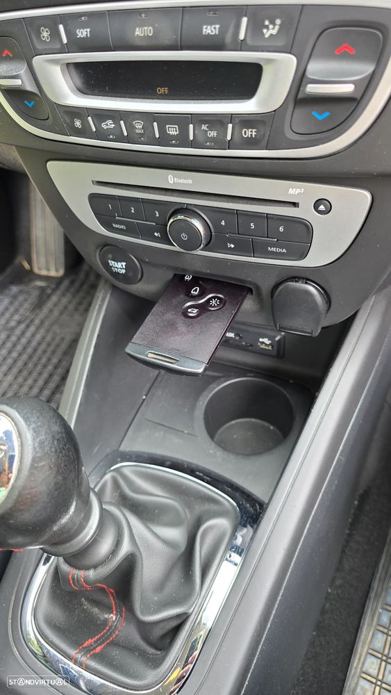 Renault Mégane Sport Tourer 1.5 Blue dCi GT Line - 22