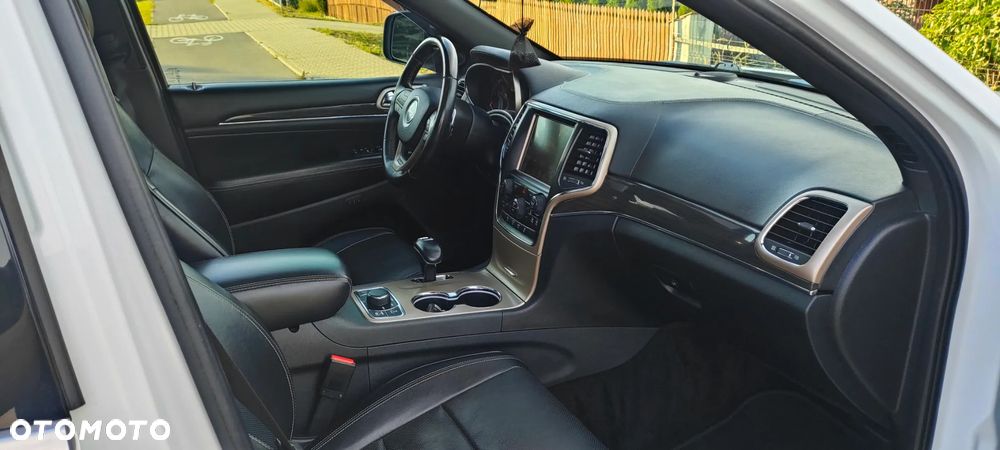 Jeep Grand Cherokee - 26