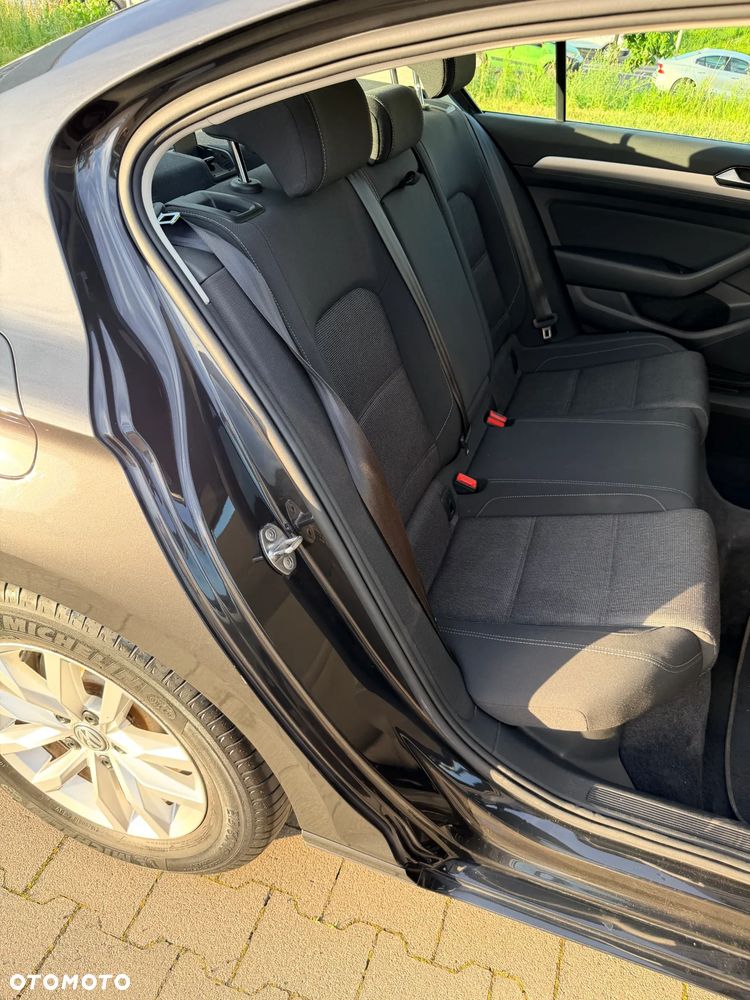 Volkswagen Passat 2.0 TDI SCR Comfortline DSG - 16