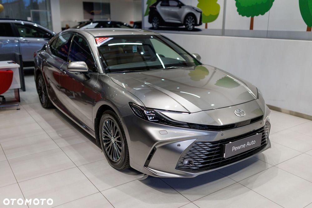 Toyota Camry - 4