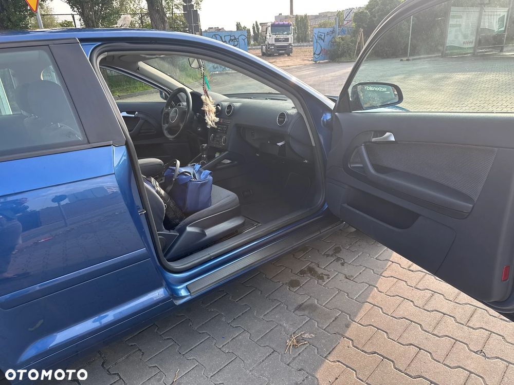Audi A3 3-drzwiowe 1.6 Ambiente - 2