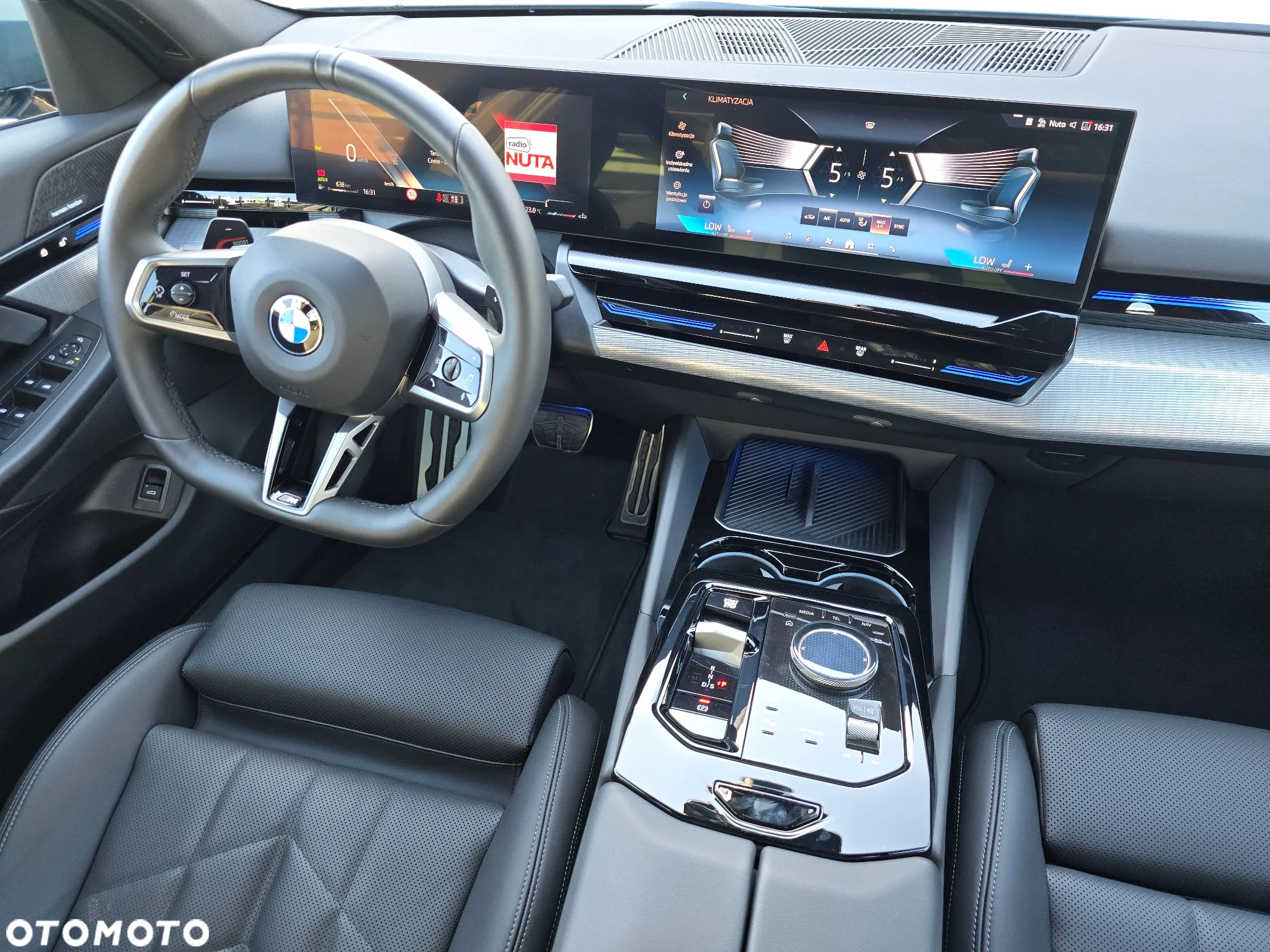 BMW Seria 5 520d xDrive - 12