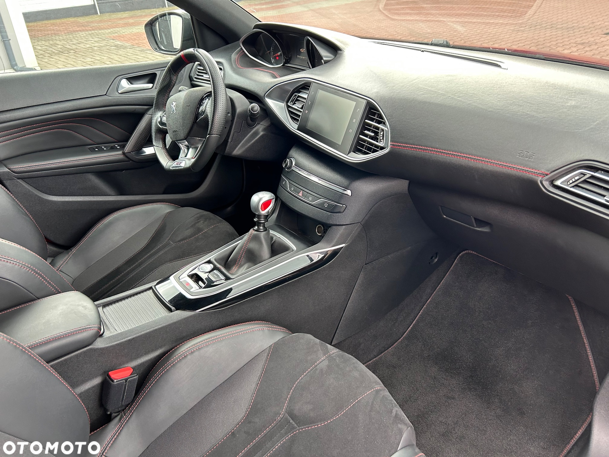 Peugeot 308 1.6 e-THP GTi by Sport S&S - 15
