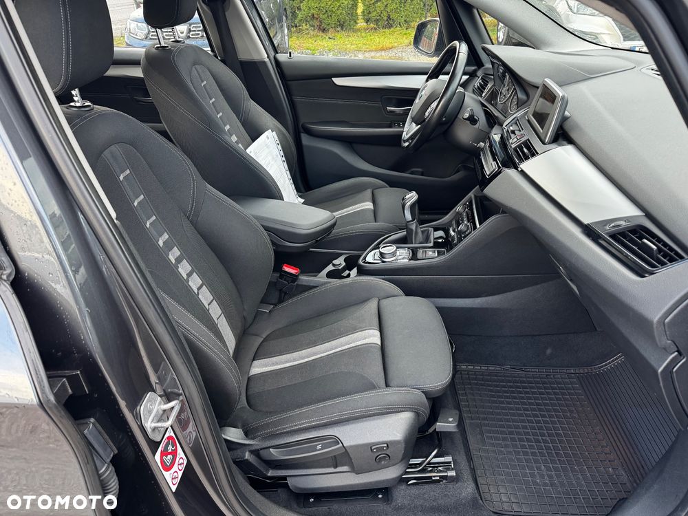 BMW Seria 2 218d - 34