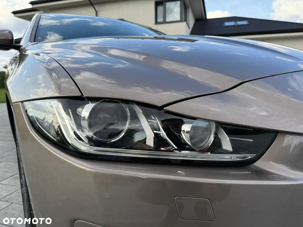 Jaguar XE 2.0 D R-Sport - 6