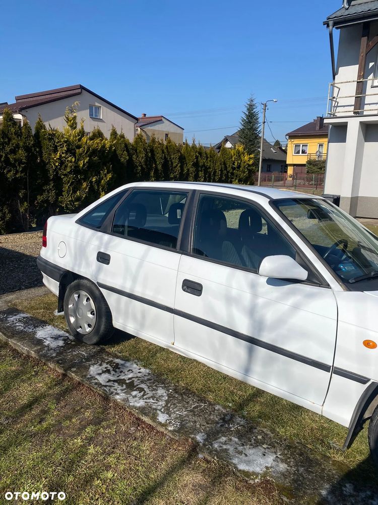 Opel Astra 1.6 16v Family - 3