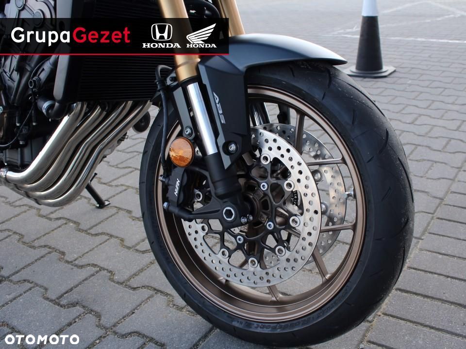 Honda CB - 12