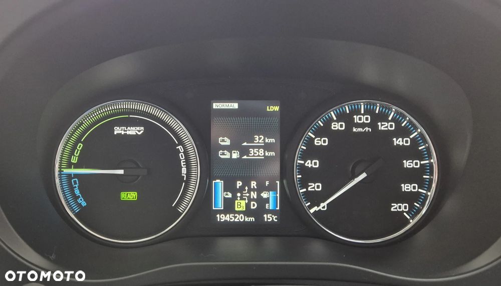 Mitsubishi Outlander PHEV Instyle NAVI + - 19